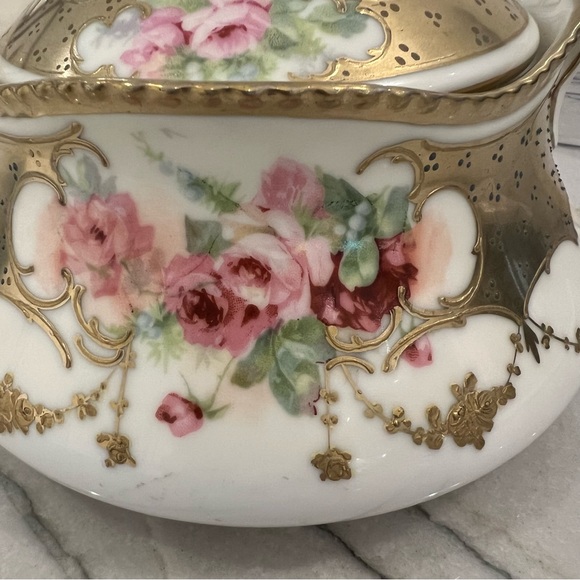 Vintage Porcelain Small Lidded Tureen with Handles - Picture 2 of 16